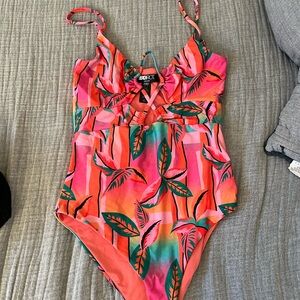 Never been worn Beach Riot Swim